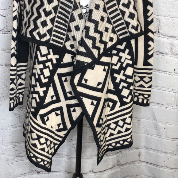 Sisters Geometric Pattern Open Front Cardigan - Black/Tan - Size Small - Picture 3 of 9